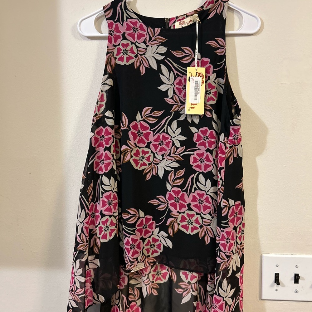 Aryeh Black and Pink Floral Tunic Top; NWT
Perfect for layering